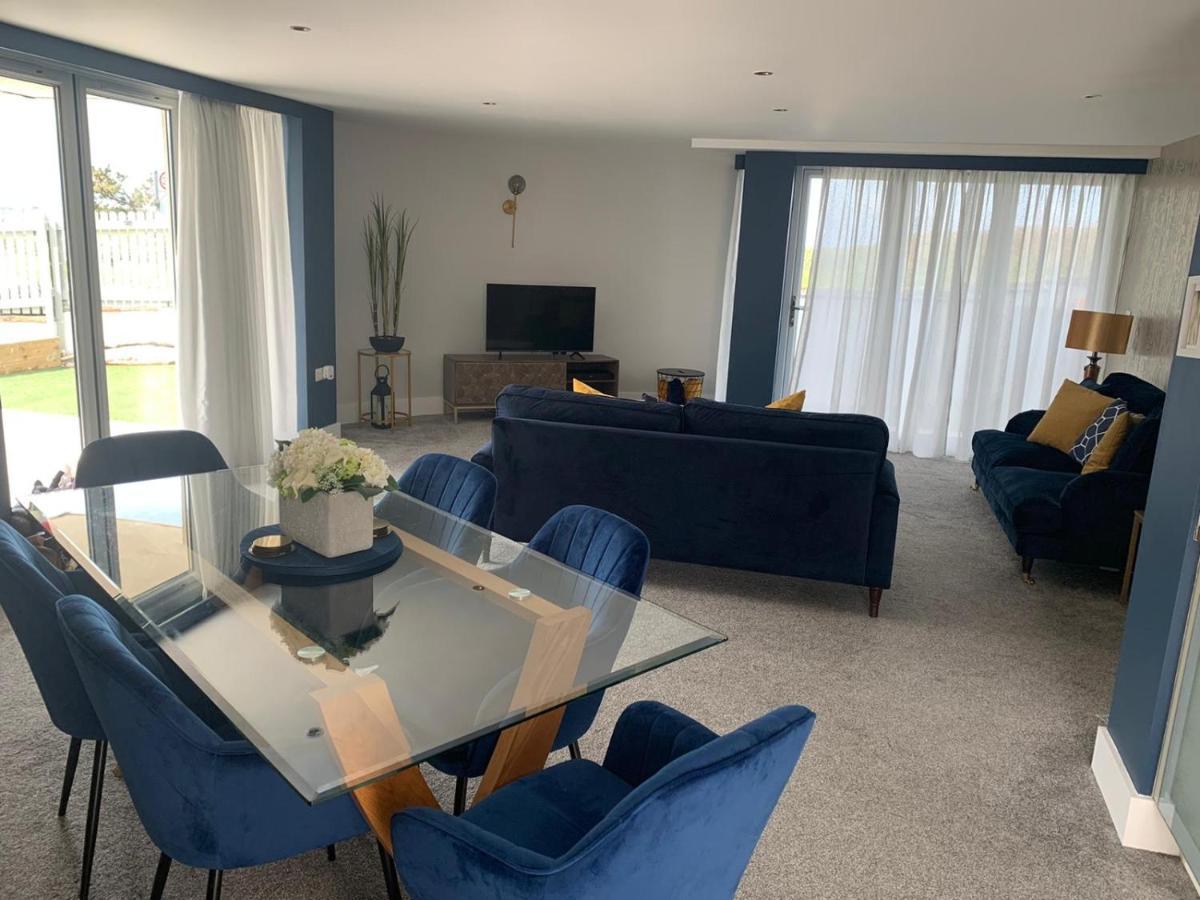 Beautiful 3 Bedroom Apartment By The Sea New Quay Exterior foto